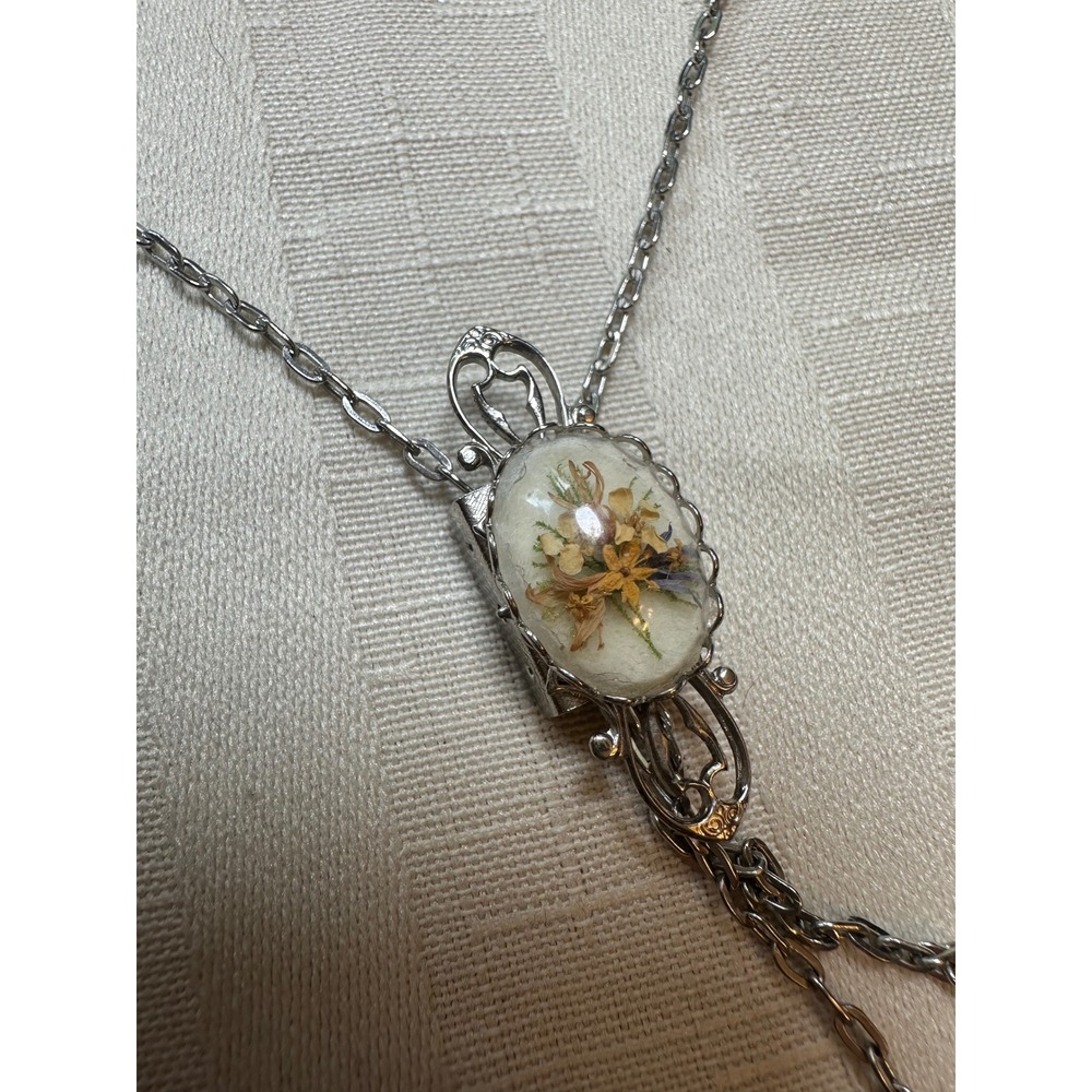 Vintage Silver Tone Dried Flower Resin Lariat Bolo Necklace Tassel Filigree Lady